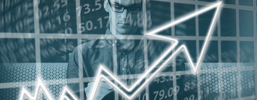 Ein aufwärts gerichteter Pfeil als Symbol für das Thema Erfolg, Geld und innere Ausrichtung