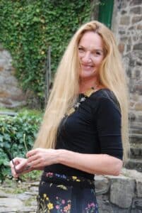 Portrait der Wunderin als Sinnbild für persönliche ICH BIN Affirmationen als Audio